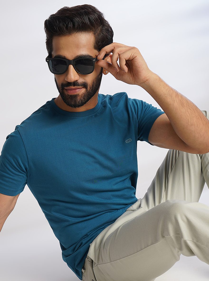 Blue Solid Slim Fit T-Shirt | pehervi