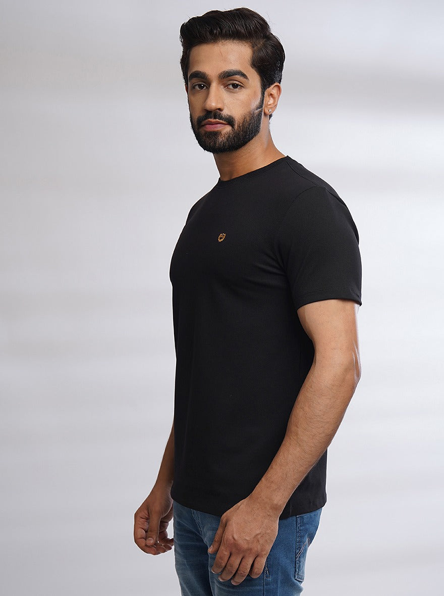 Black Solid Slim Fit T-Shirt | pehervi