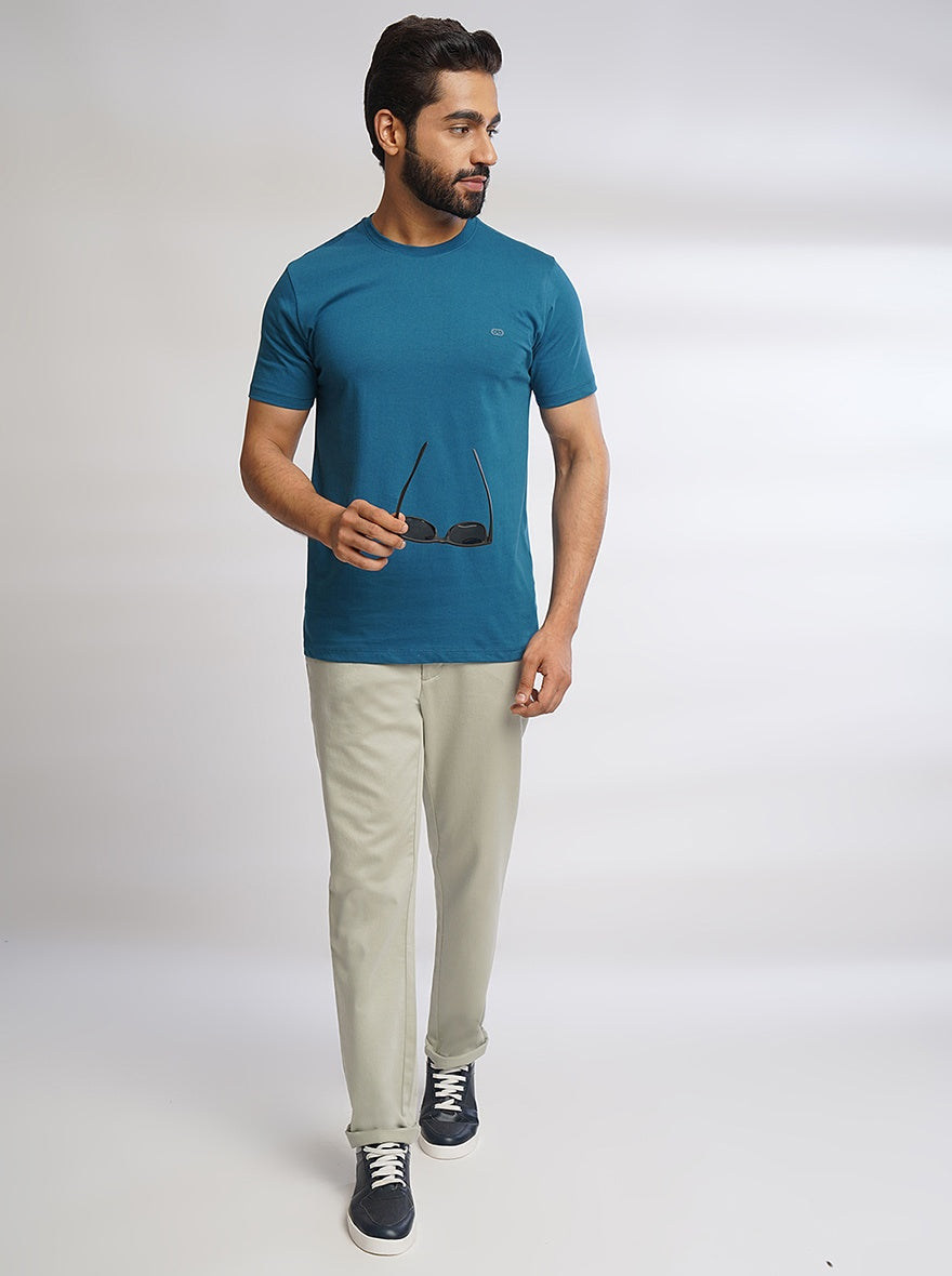 Blue Solid Slim Fit T-Shirt | pehervi