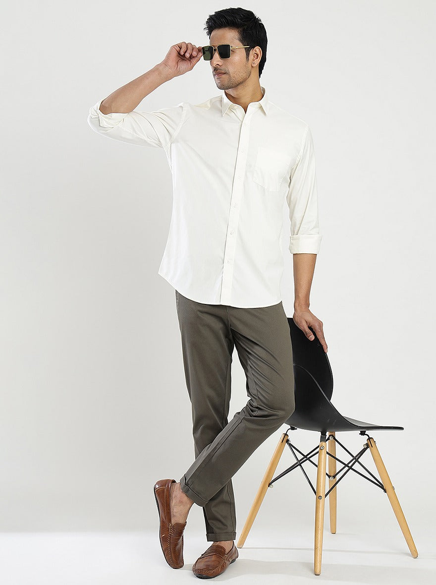 Off White Solid Slim Fit Semi Casual Shirt | Pehervi