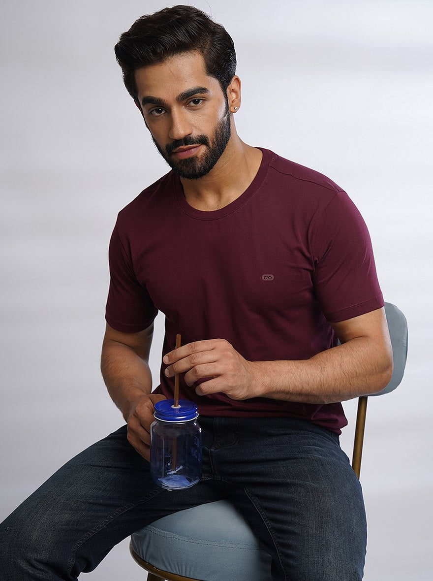 Maroon Solid Slim Fit T-Shirt | pehervi