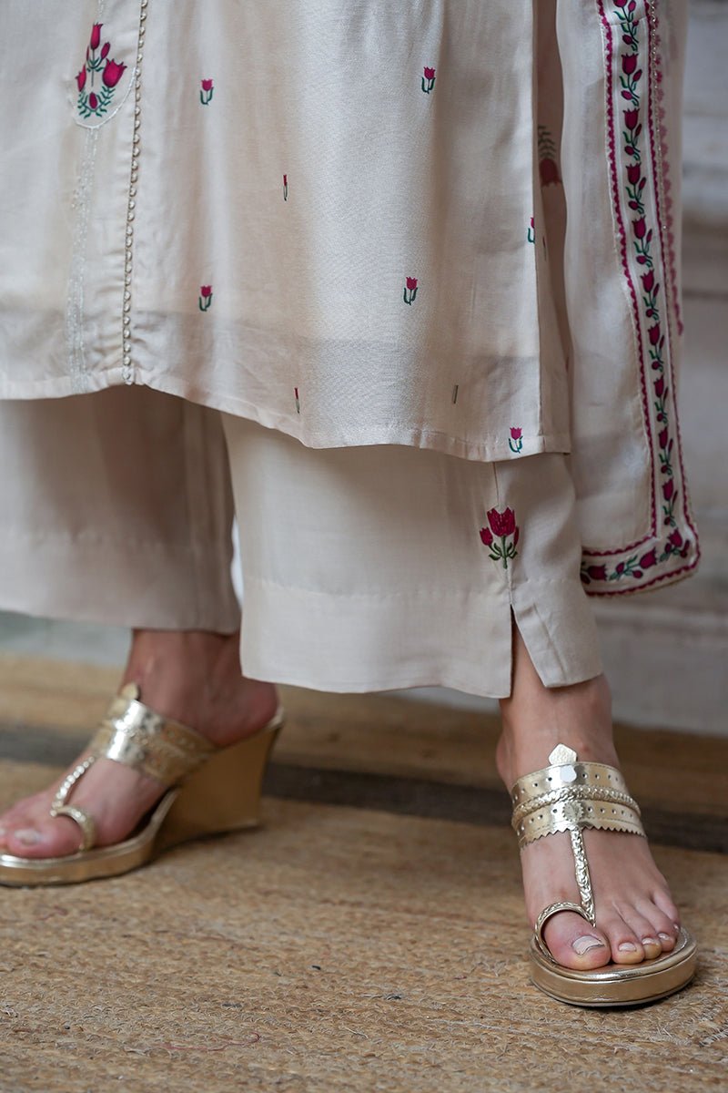 Cream Raw Silk Salwar Suit With Organza Dupatta