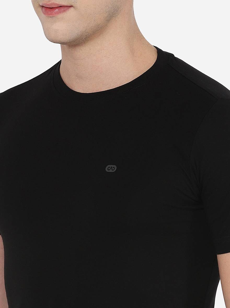 Black Solid Slim Fit T-Shirt | pehervi
