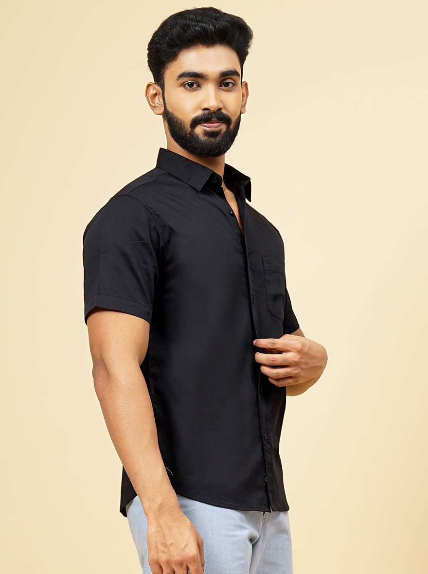 Black Solid Slim Fit Casual Shirt | pehervi