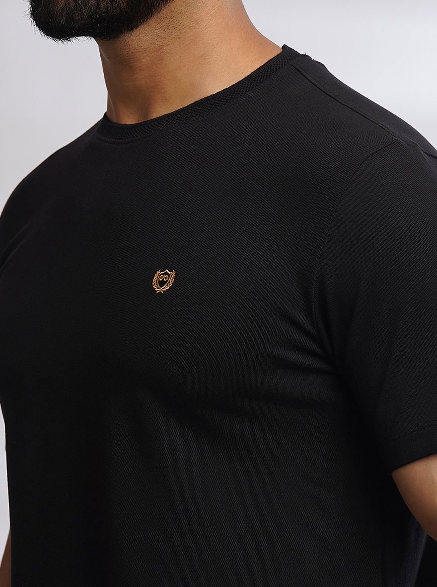 Black Solid Slim Fit T-Shirt | pehervi
