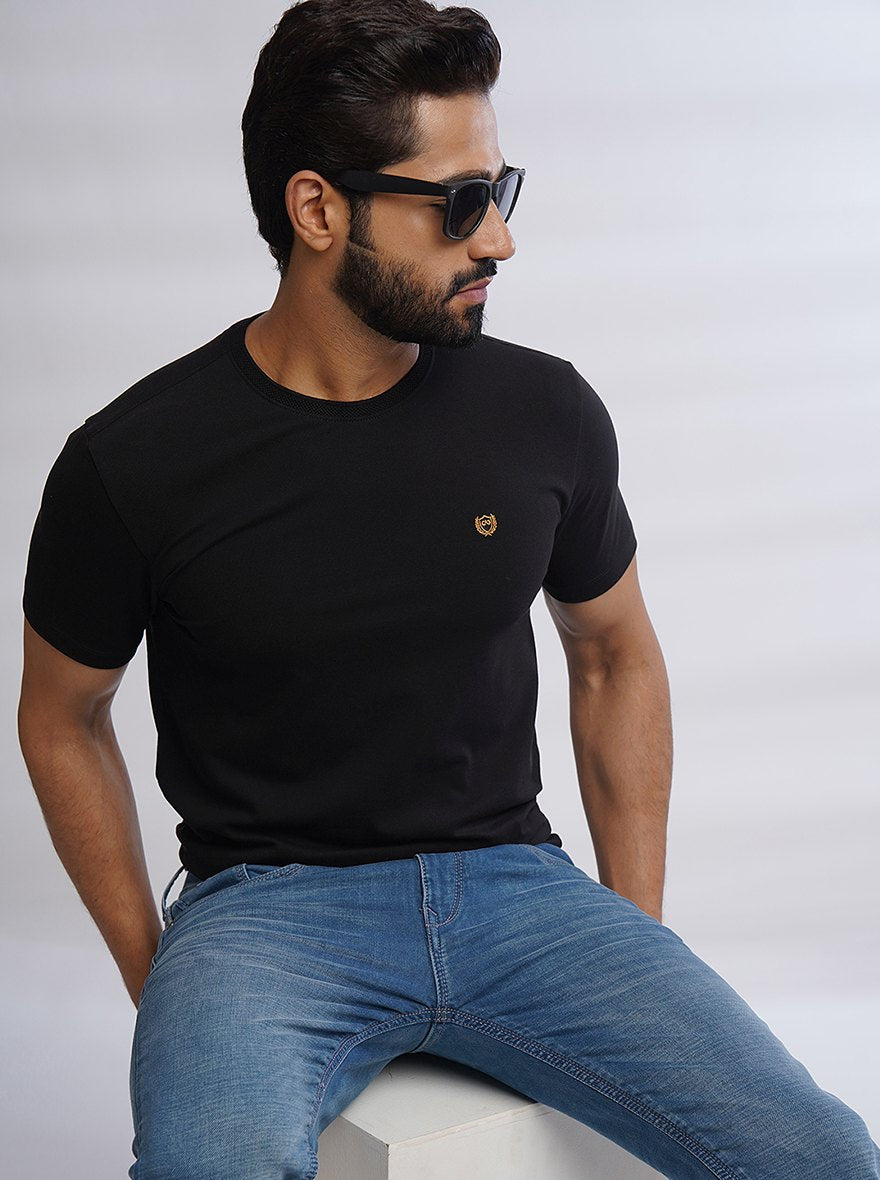 Black Solid Slim Fit T-Shirt | pehervi