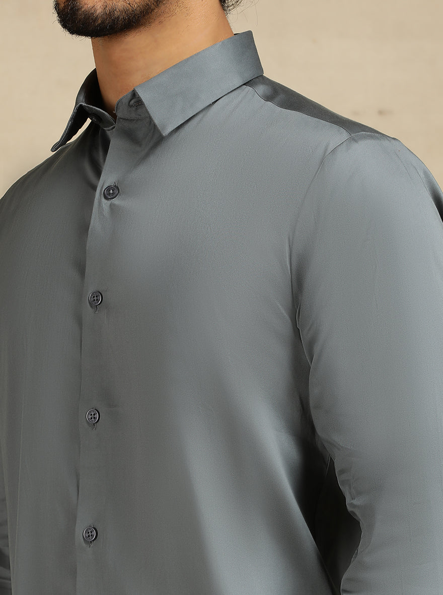 Grey Solid Slim Fit Casual Shirt | pehervi