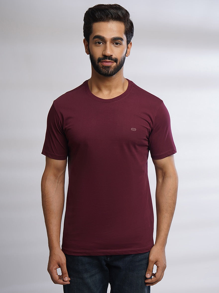 Maroon Solid Slim Fit T-Shirt | pehervi