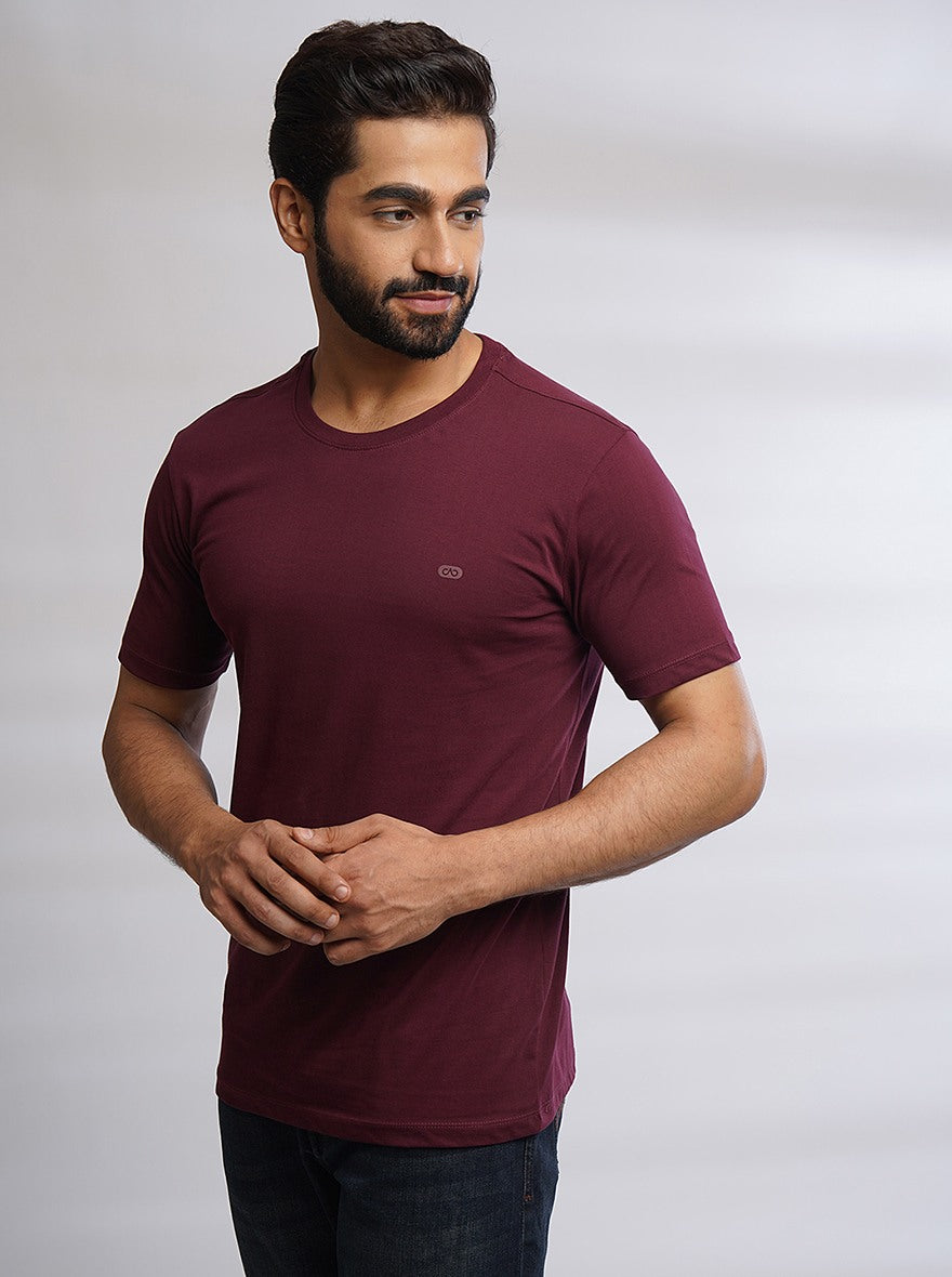 Maroon Solid Slim Fit T-Shirt | pehervi