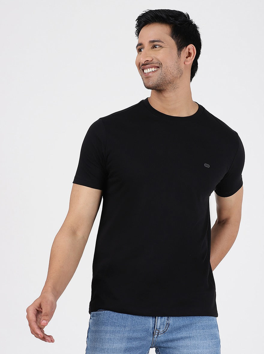 Black Solid Slim Fit T-Shirt | pehervi