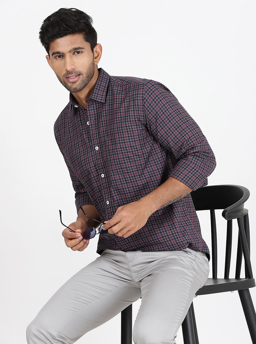 Maroon Checked Slim Fit Semi Casual Shirt | Pehervi