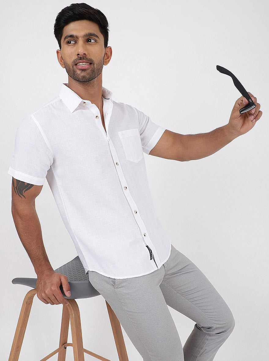 White Solid Slim Fit Casual Shirt | pehervi
