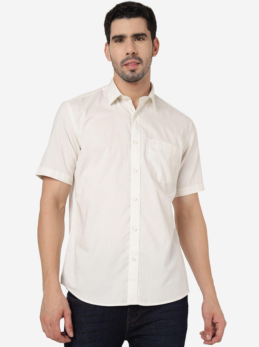 Off White Solid Slim Fit Semi Casual Shirt | Pehervi