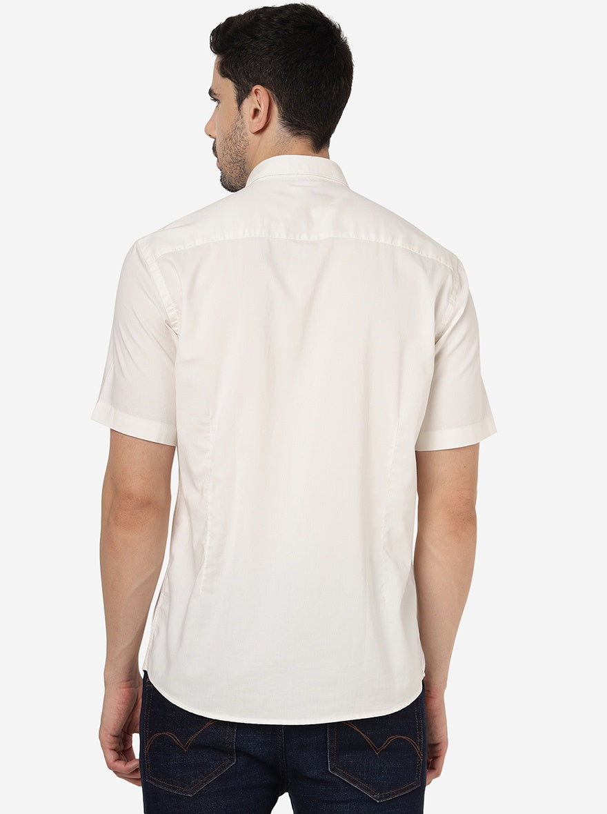 Off White Solid Slim Fit Semi Casual Shirt | Pehervi