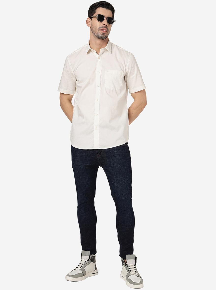 Off White Solid Slim Fit Semi Casual Shirt | Pehervi