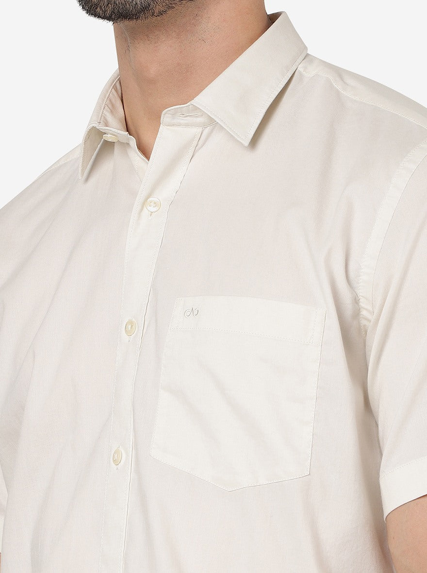 Off White Solid Slim Fit Semi Casual Shirt | Pehervi