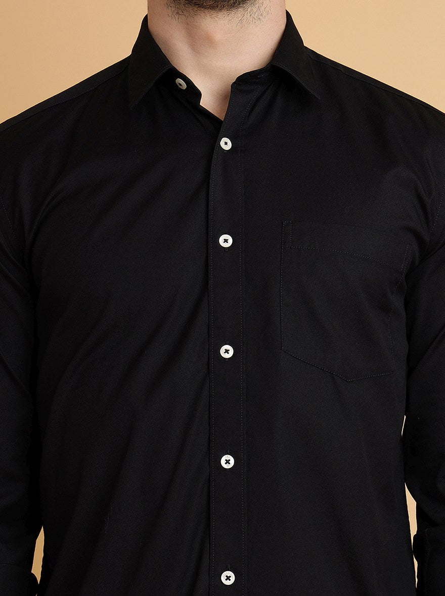 Black Solid Slim Fit Semi Casual Shirt | Pehervi