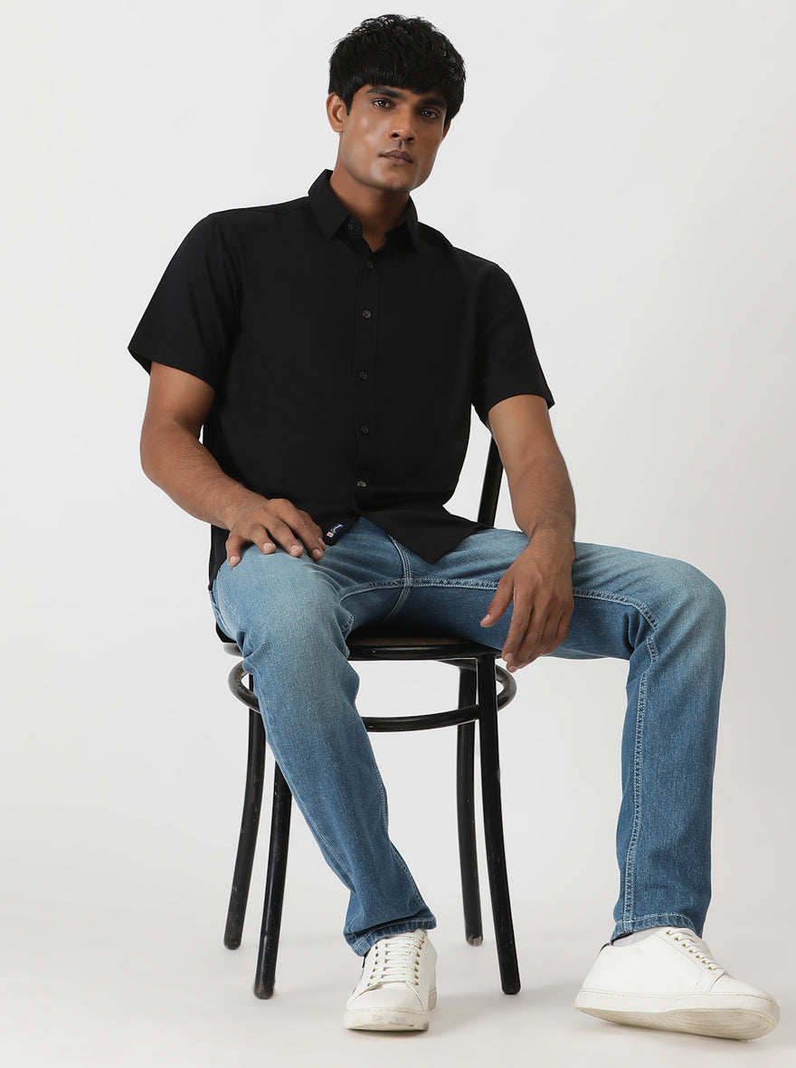 Black Solid Slim Fit Casual Shirt | pehervi