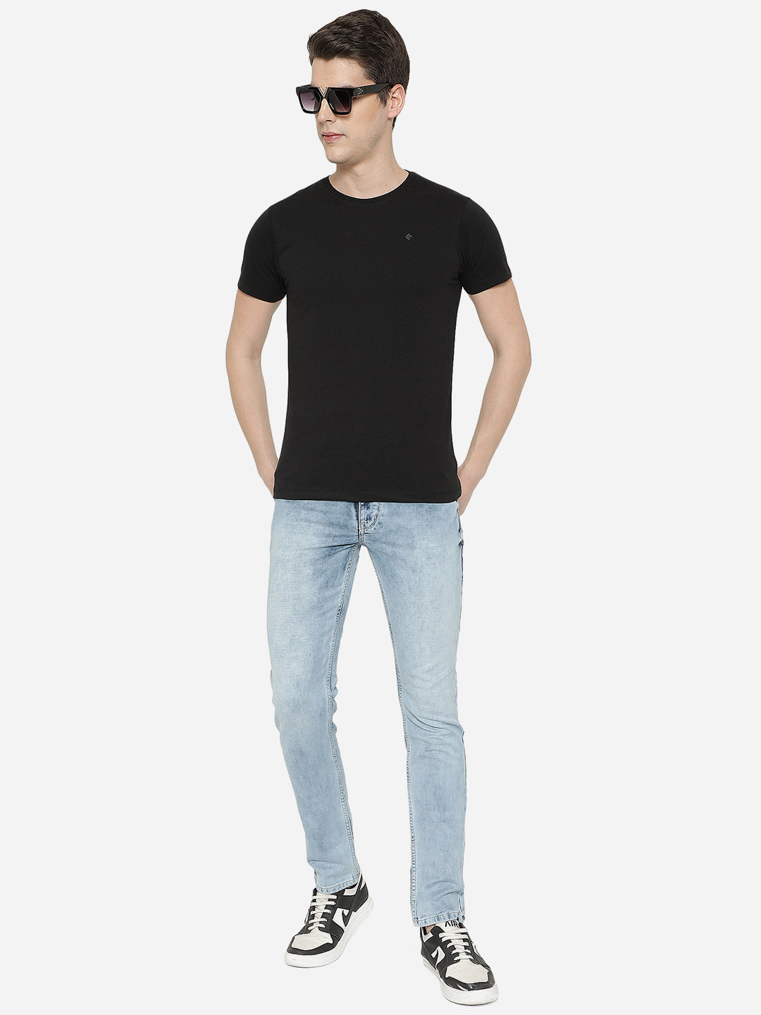 Black Solid Slim Fit T-Shirt | pehervi