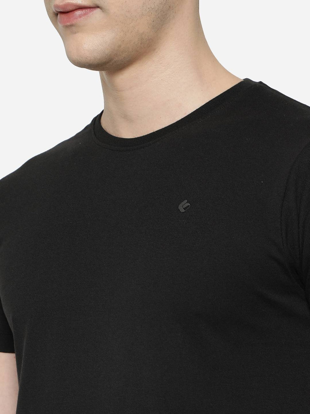 Black Solid Slim Fit T-Shirt | pehervi
