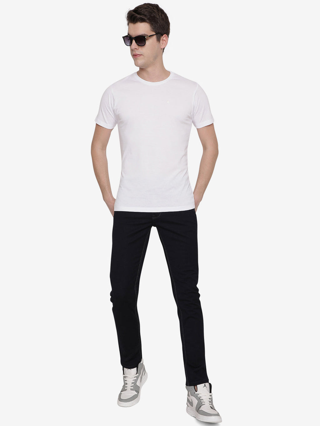 White Solid Slim Fit T-Shirt | pehervi