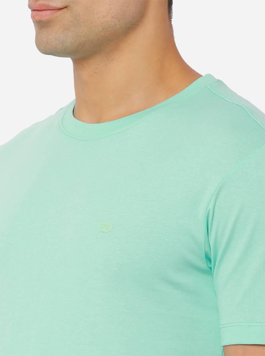 Yucca Green Solid Slim Fit T-Shirt | pehervi